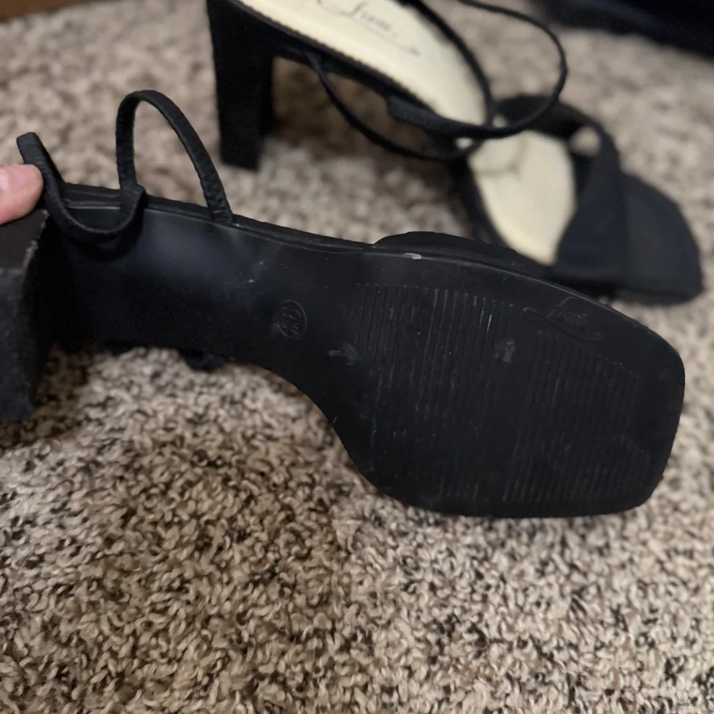 Heels - Picture 2 of 3